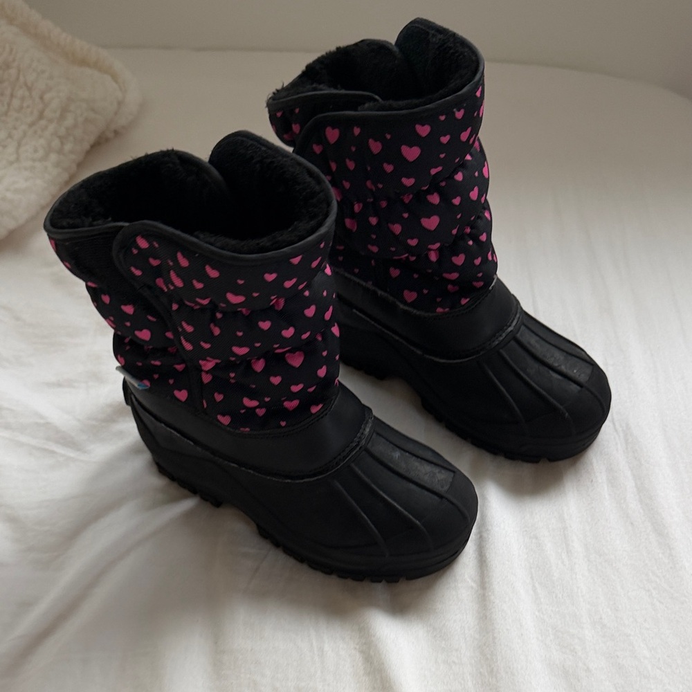 Girls Black Snow Boots with Pink Hearts Size 12